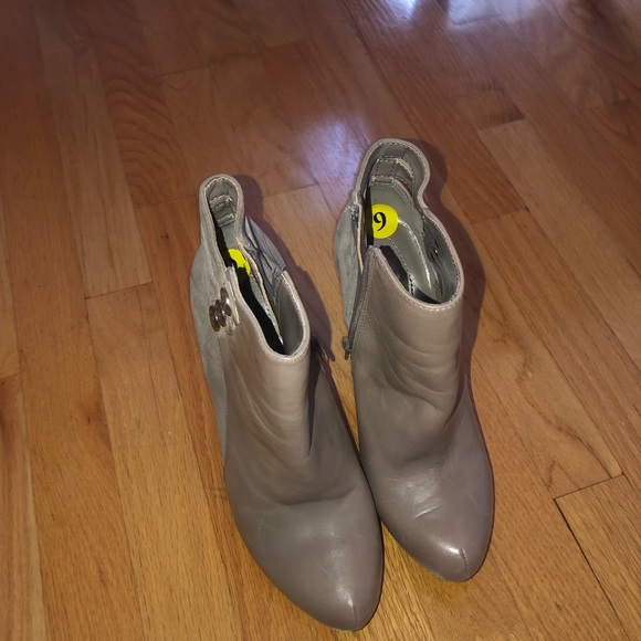 Guess booties - Picture 3 of 4